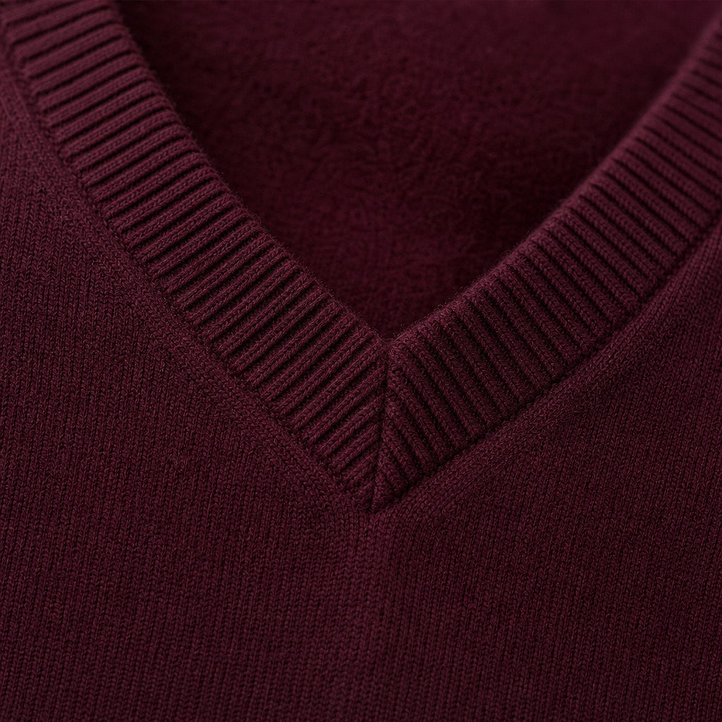 V-Neck Knit Sweater Slim Fit Wine – Fabric and Detail Close-Up