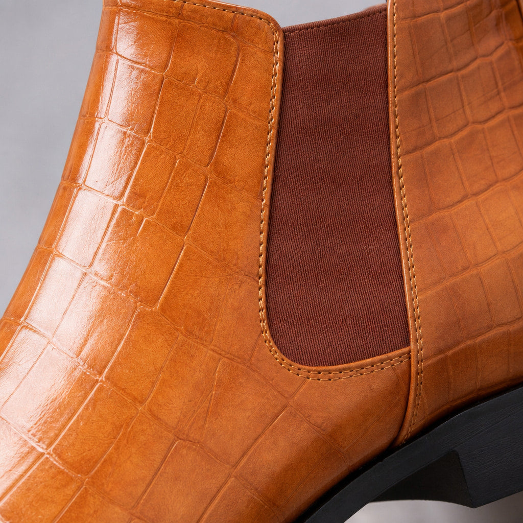 Chelsea Boot Croc Embossed Leather Cognac Brown – Fabric and Detail Close-Up