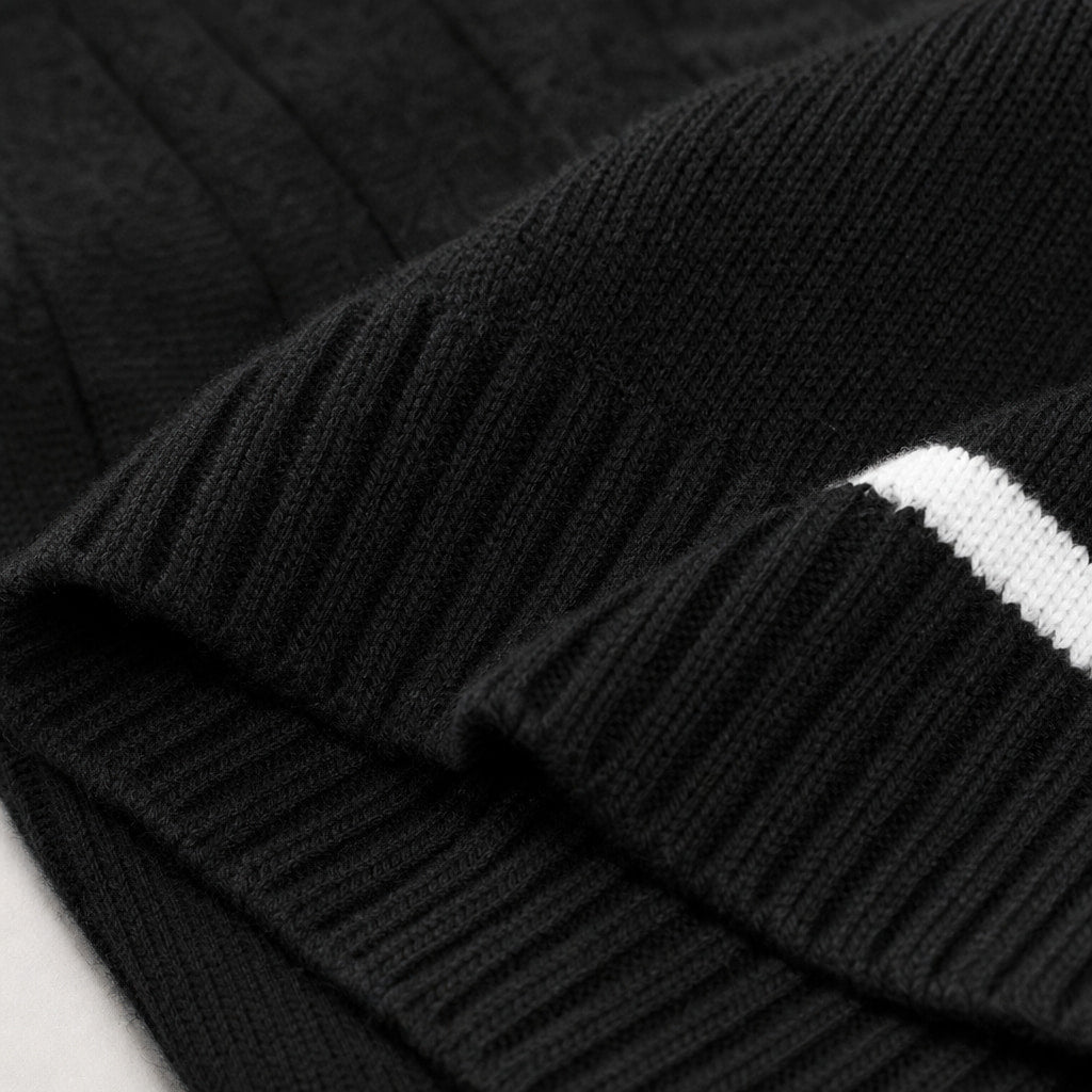 Sweater Vests V-Neck Patchwork Knit Slim Fit Black – Fabric and Detail Close-Up