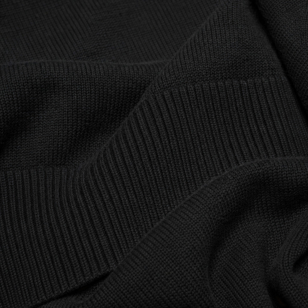 Crew Neck Sweater Lightweight Knit Black – Fabric and Detail Close-Up