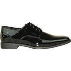 Model wearing patent black tuxedo Oxford lace-up shoe – TARLANO
